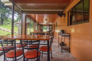 a dining room with a table and chairs at Nafre House B&B Monteverde in Monteverde Costa Rica