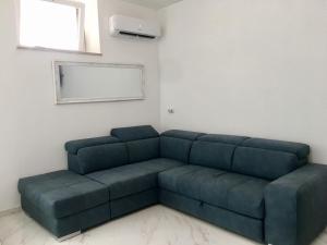 A seating area at The Cove 1.3km from beach