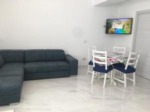 A seating area at The Cove 1.3km from beach