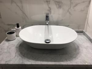 A bathroom at The Cove 1.3km from beach