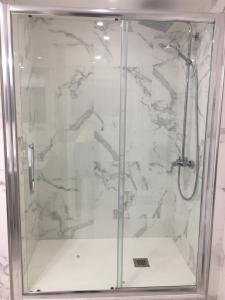 A bathroom at The Cove 1.3km from beach Még 31 kép