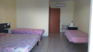 Posteľ alebo postele v izbe v ubytovaní Room in BB - Quadruple room in Pineto - A few meters from the sea