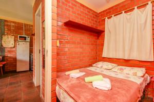 Un pat sau paturi într-o cameră la Pousada Albergo Dei Fiori