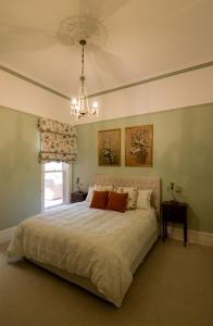 A bed or beds in a room at Kyneton Manor House