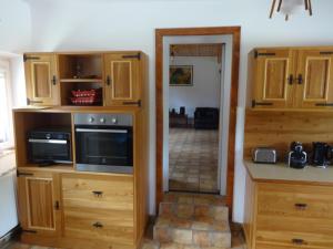 Η κουζίνα ή μικρή κουζίνα στο la remus 2