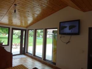 Μια τηλεόραση ή/και κέντρο ψυχαγωγίας στο la remus 2