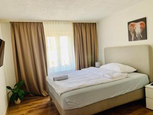Postel nebo postele na pokoji v ubytování Swiss Hotel Krummen Eich Pratteln Free Parking