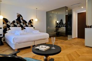 Hôtel & Spa Rocabella客房内的一张或多张床位