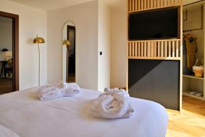 Hôtel & Spa Rocabella客房内的一张或多张床位
