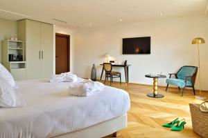 Hôtel & Spa Rocabella客房内的一张或多张床位