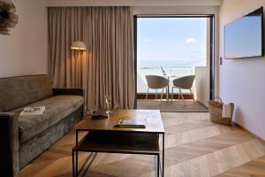 Hôtel & Spa Rocabella的休息区