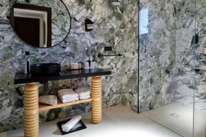 利勒鲁斯Hôtel & Spa Rocabella的相册照片