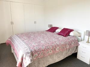 Cama o camas de una habitación en Crystal Waters-2 bed, 2 bathroom, Beachfront Unit!