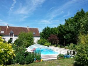 Piscina de la sau aproape de Gîte Civray-sur-Esves, 4 pièces, 6 personnes - FR-1-381-323