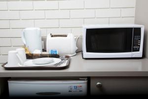 a microwave oven sitting on top of a counter top at Crystal Fountain Motel Albury in Albury