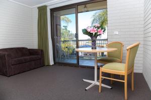 Ruang duduk di Crystal Fountain Motel Albury