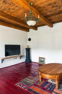 A television and/or entertainment centre at Domčok na Slnečnom Kopci