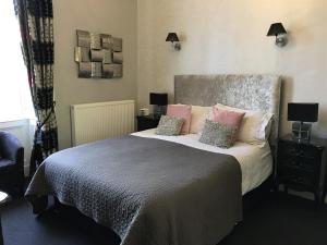 Postel nebo postele na pokoji v ubytování Alba House Hotel