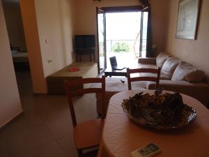 Gallery image of Almini Apartments in Plataria