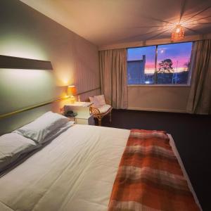 Postel nebo postele na pokoji v ubytování Parklane Motel
