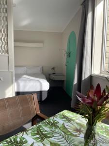 Postel nebo postele na pokoji v ubytování Parklane Motel