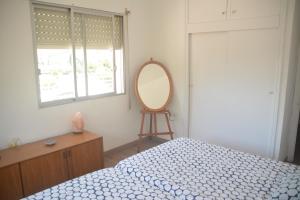 A bed or beds in a room at CHALET CON PISCINA A 1 KILOMETRO DE LA PLAYA CARTAGENA