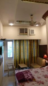TV a/nebo společenská místnost v ubytování Samrat Hotel