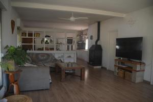 a living room with a couch and a flat screen tv at CHALET CON PISCINA A 1 KILOMETRO DE LA PLAYA CARTAGENA in Cartagena