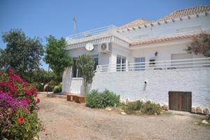 A garden outside CHALET CON PISCINA A 1 KILOMETRO DE LA PLAYA CARTAGENA
