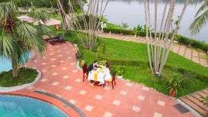 Vườn quanh Century Riverside Hotel Hue