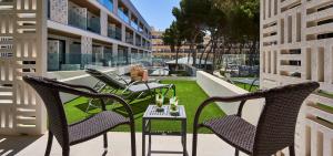 Фотография из галереи Hotel & Spa S'Entrador Playa в Кала-Ратьяде