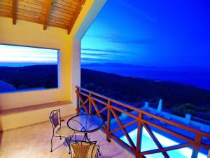 Balkón nebo terasa v ubytování Villa Fiscardo View Fiscardo Kefalonia