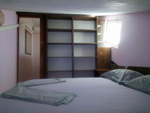 Postel nebo postele na pokoji v ubytování Apartments Tomisa