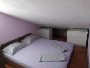 Postel nebo postele na pokoji v ubytování Apartments Tomisa