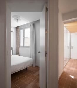 A bed or beds in a room at Don Fadrique Apartments by Olala Homes