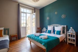 Ένα ή περισσότερα κρεβάτια σε δωμάτιο στο VILLA CÉZEMBRE - Belle maison 6 chambres proche plage du Sillon