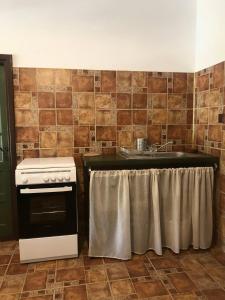 Кухня или мини-кухня в Grauri si Smochini
