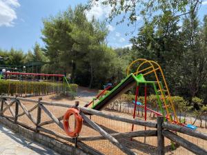 Laste mänguala majutusasutuses Bungalow - Camping Apollon