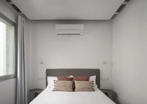 A bed or beds in a room at Don Fadrique Apartments by Olala Homes