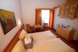 Łóżko lub łóżka w pokoju w obiekcie Hotel Eder Michaela