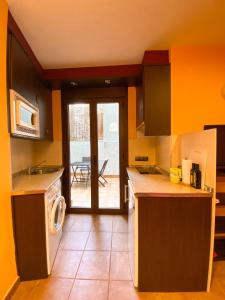 Kuchyň nebo kuchyňský kout v ubytování Apartamentos Turisticos Graus