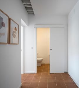 A bathroom at Don Fadrique Apartments by Olala Homes