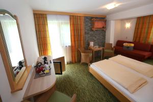 Łóżko lub łóżka w pokoju w obiekcie Hotel Eder Michaela