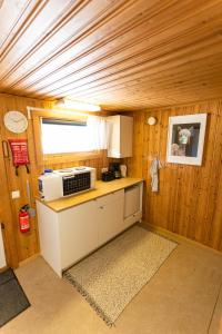 a kitchen with a stove and a microwave in a room at Maja Camping in Bottnaryd