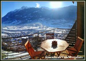 Foto da galeria de CHALET con VISTA MONTAGNE em Aosta
