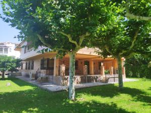 a house with two trees in the yard at TurJalon - Apartamentos in Ateca