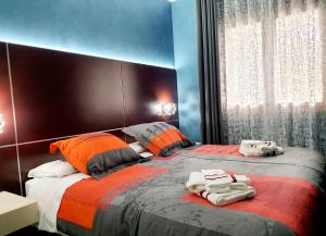 Giường trong phòng chung tại Manu's Guest Suite