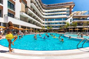 Bazén v ubytování Alexia Resort & Spa - Ultra All Inclusive Adult Only nebo v jeho okolí