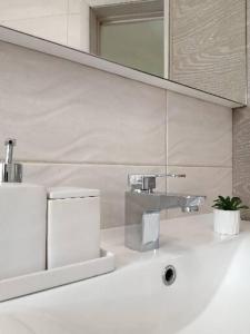 A bathroom at Vila Sidef Mamaia Nord se închiriază integral
