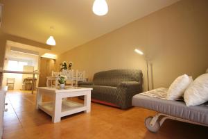 A seating area at Livingtarifa La Rosa Blanca